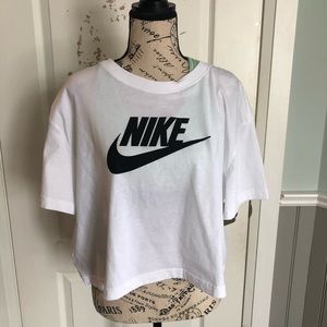 Nike loose fit crop t-shirt NWT